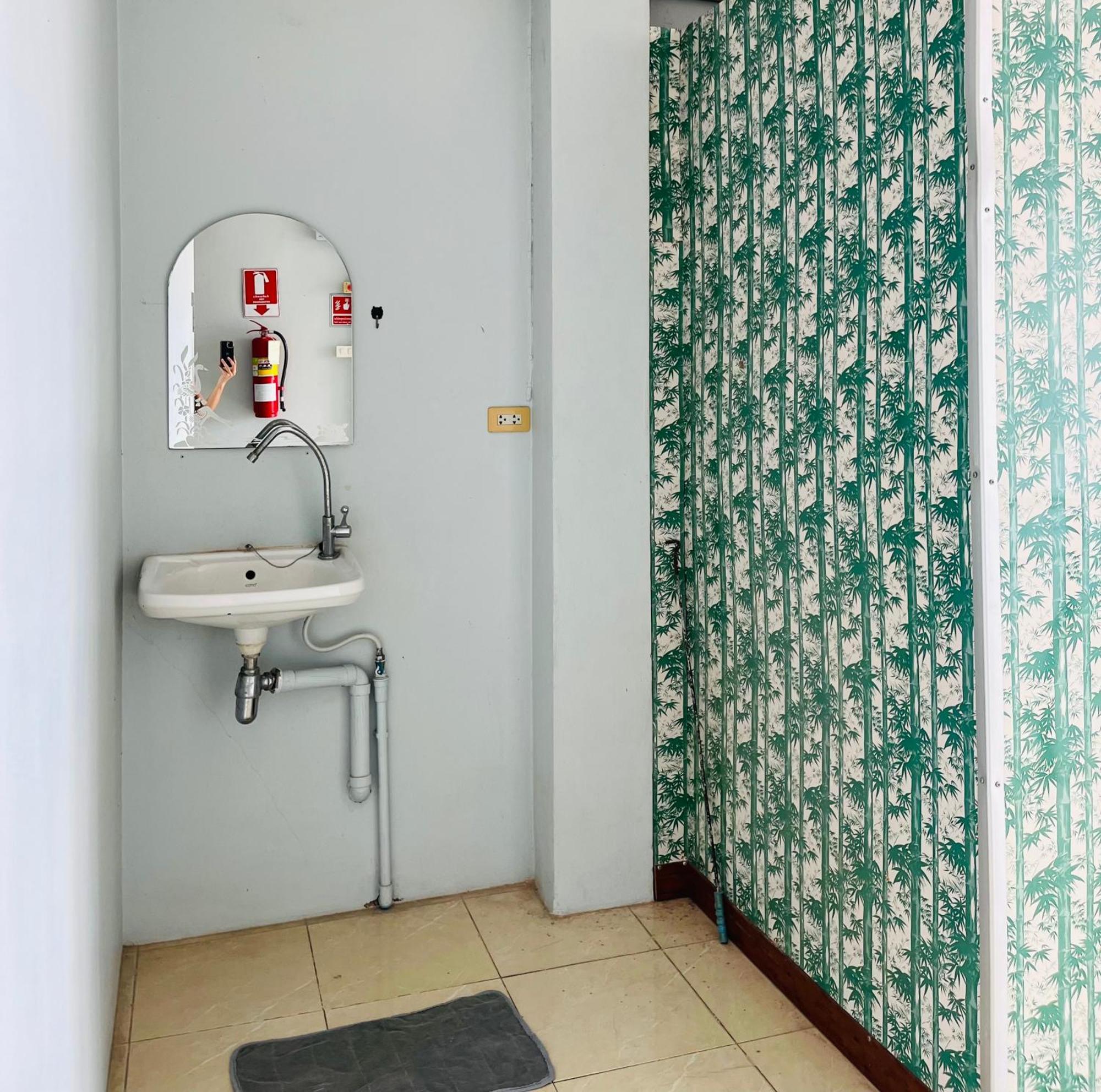 Patone Hostel Phra Nakhon Si Ayutthaya Esterno foto